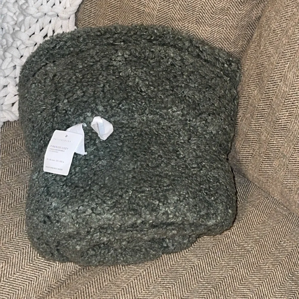 [SALE] NWT Pottery Barn Fireside Cozy Reversible Throw Blanket 50x60 Evergreen